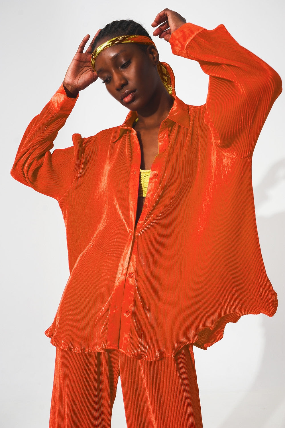 Chemise décontractée en satin plissé en orange