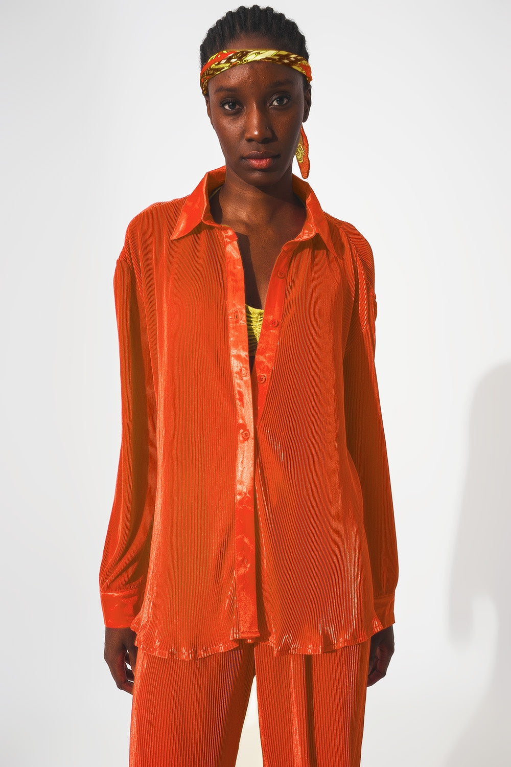Chemise décontractée en satin plissé en orange