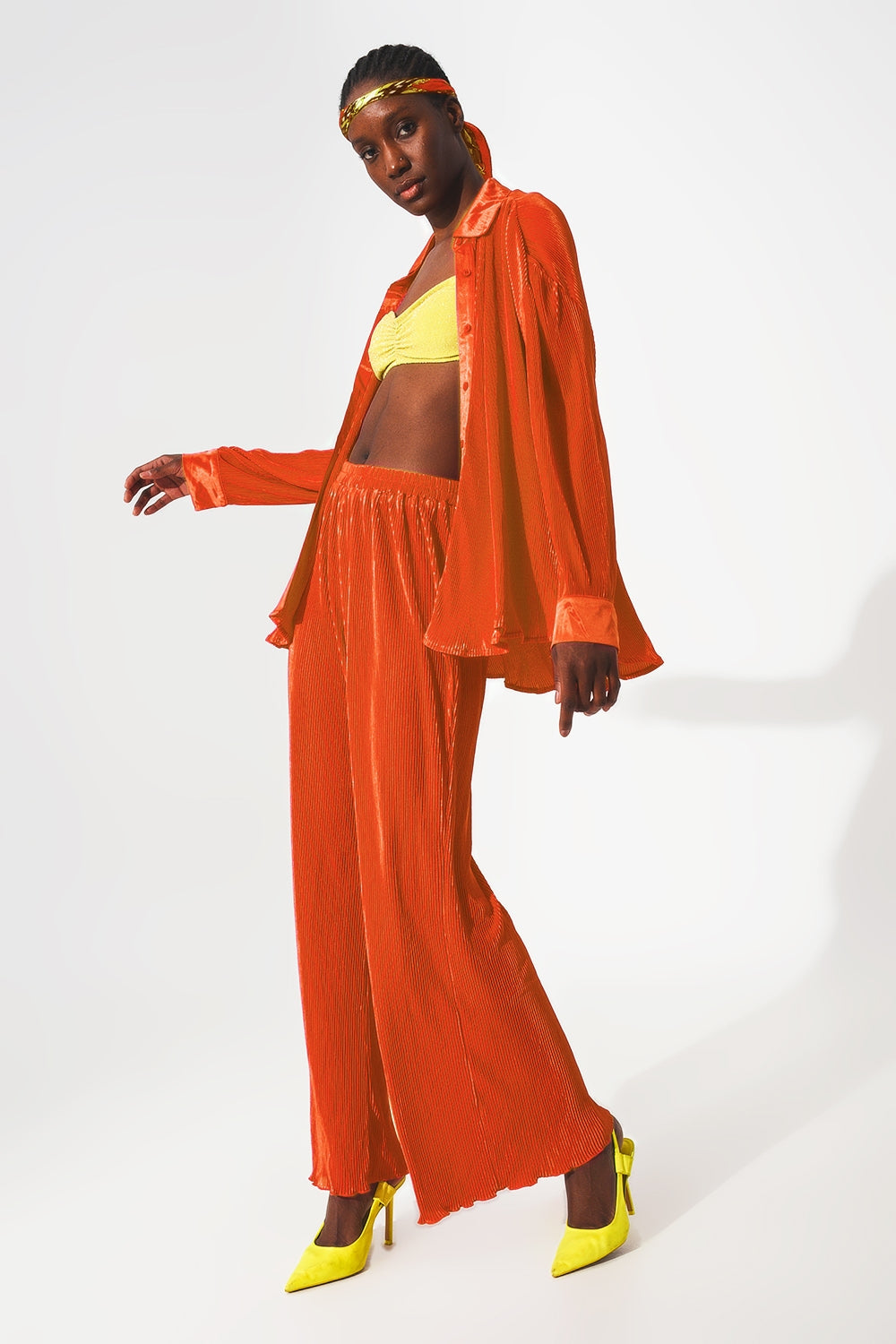 Chemise décontractée en satin plissé en orange