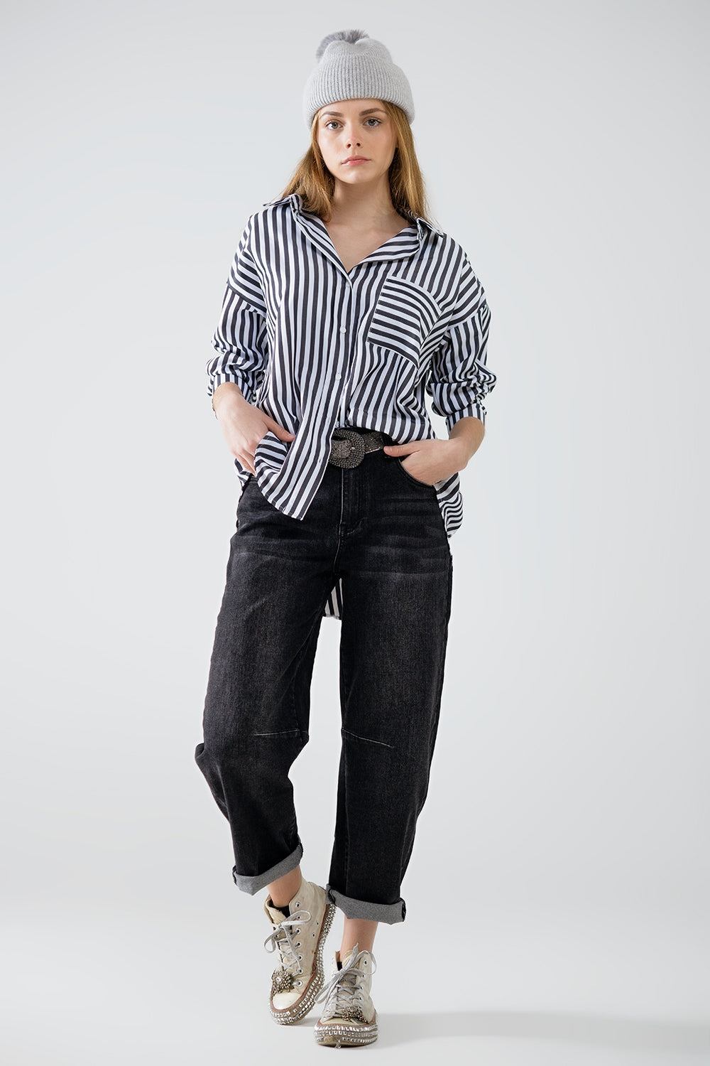 Chemise en popeline à rayures verticales noires et poche poitrine
