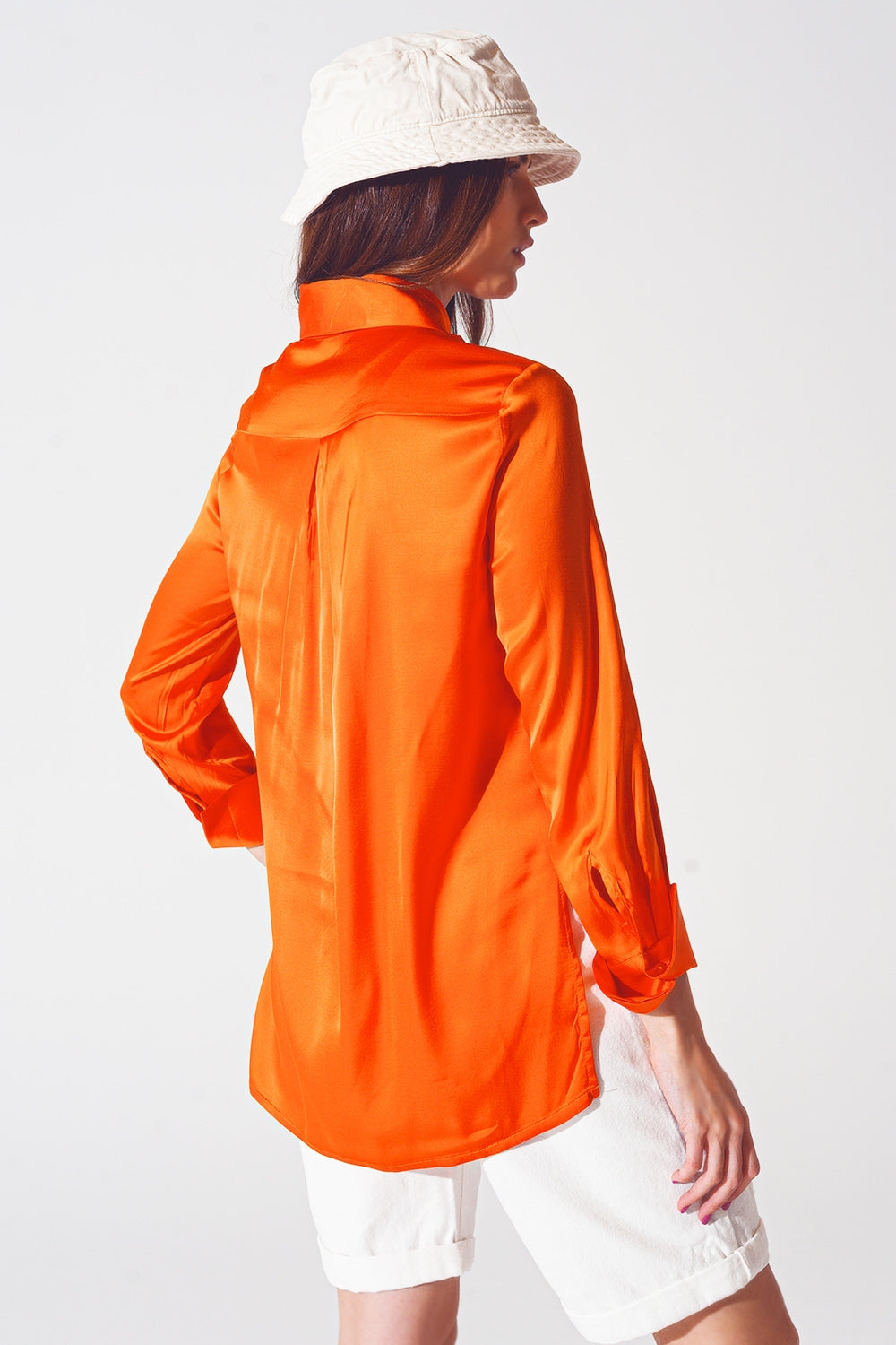 Chemise en satin à poignet fendu en orange