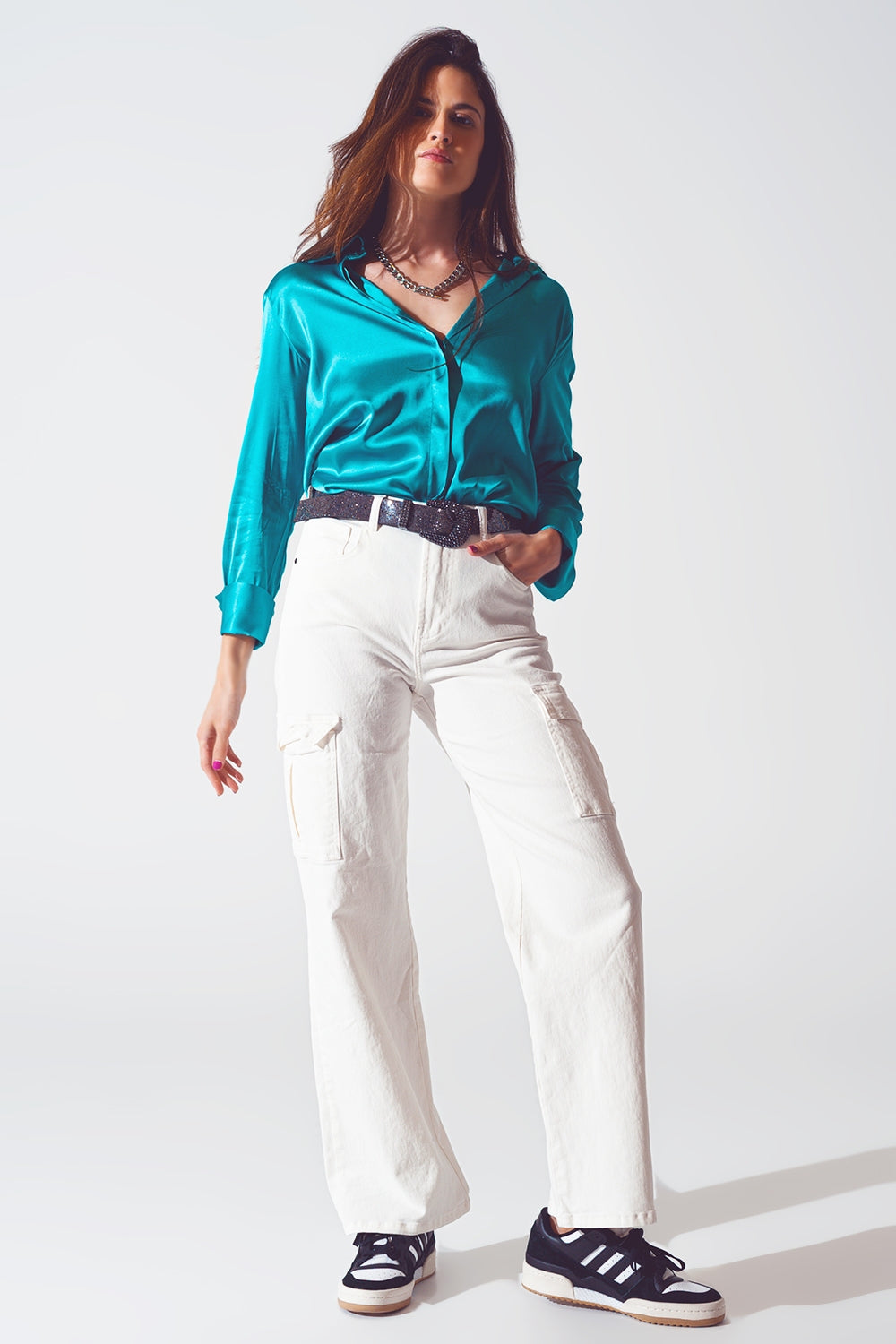 Chemise en satin à poignet fendu en turquoise