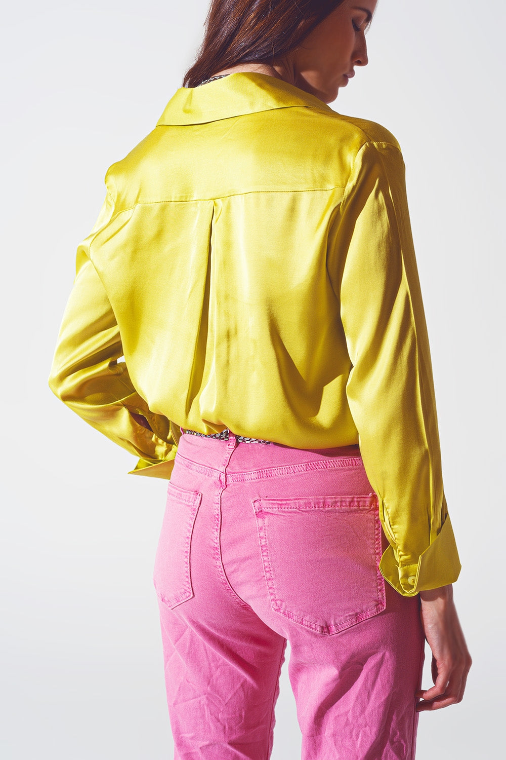 Chemise en satin à poignet fendu en vert citron