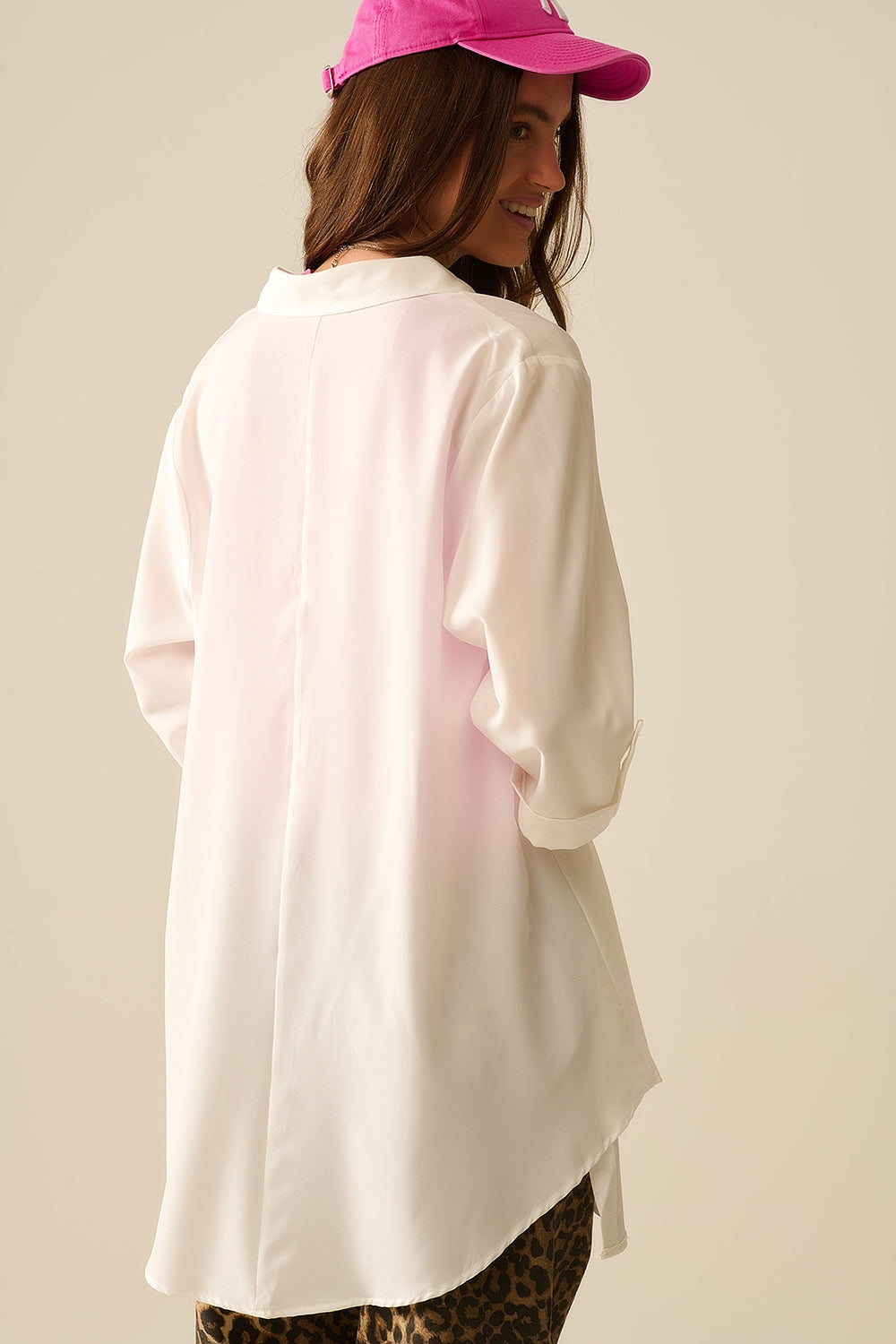 Chemise faite d'un tissu très doux et léger en blanc