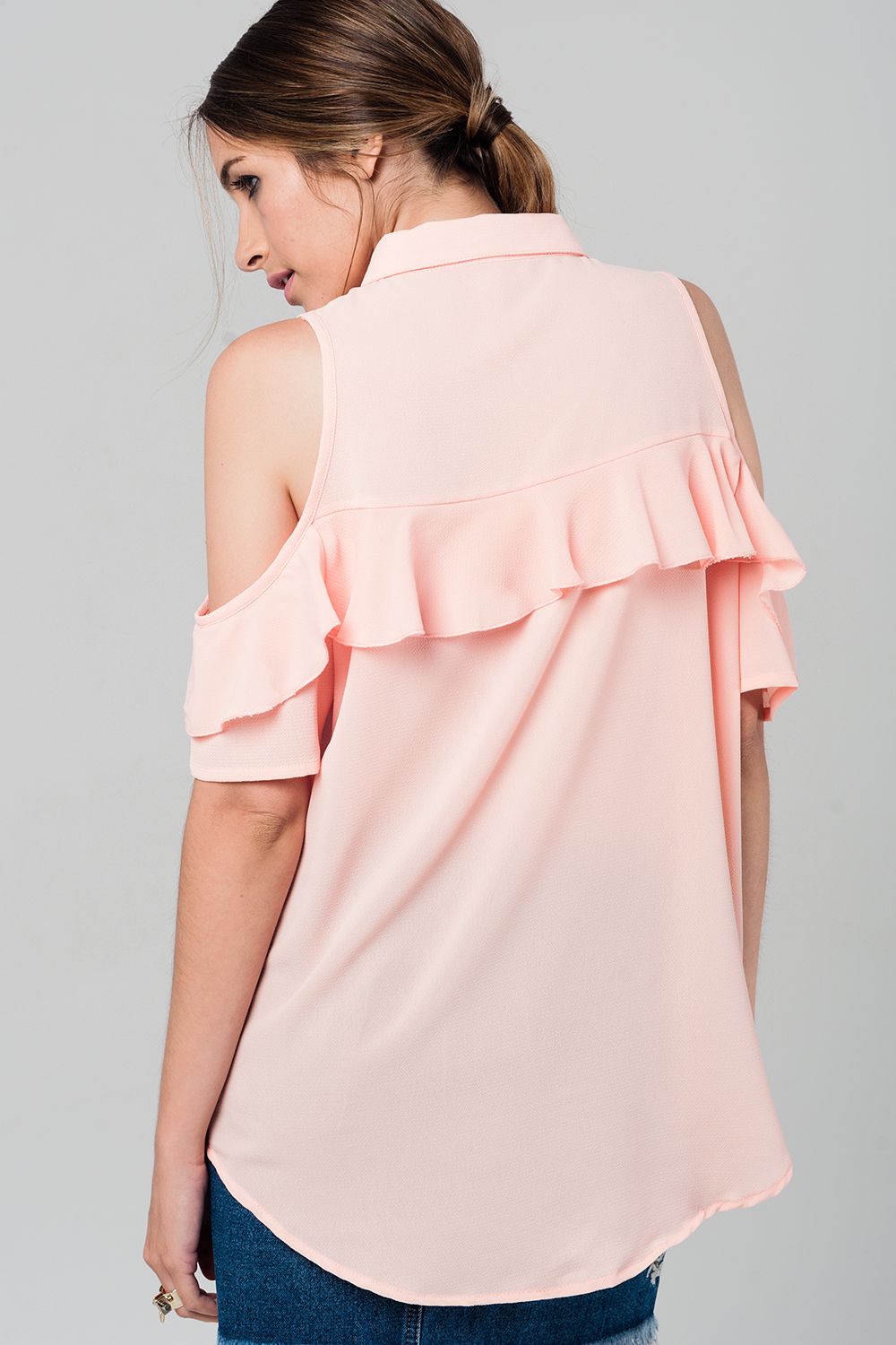 Chemise fluide rose pâle avec manches ouvertes