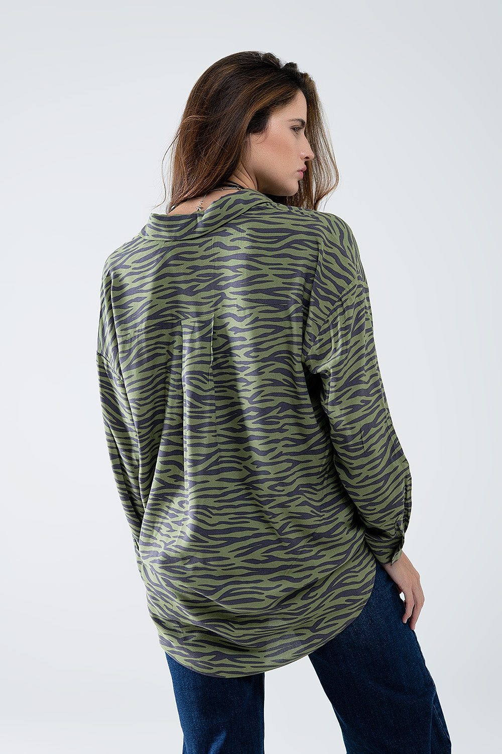 Chemise imprimée zébrée en vert
