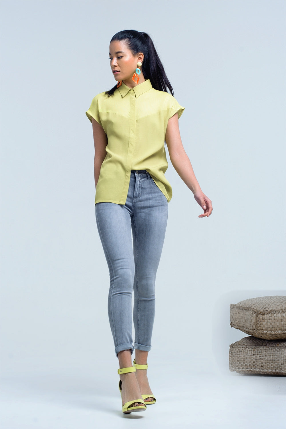 Chemise jaune avec détail en maille