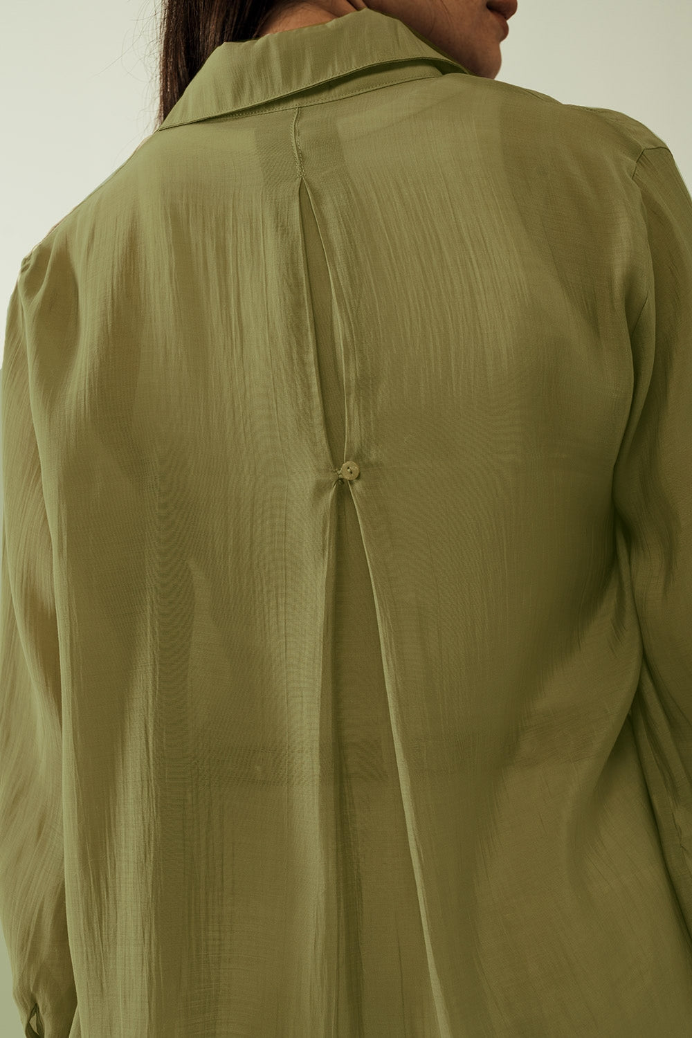 Chemise Kahki à manches longues avec une poche sur la poitrine