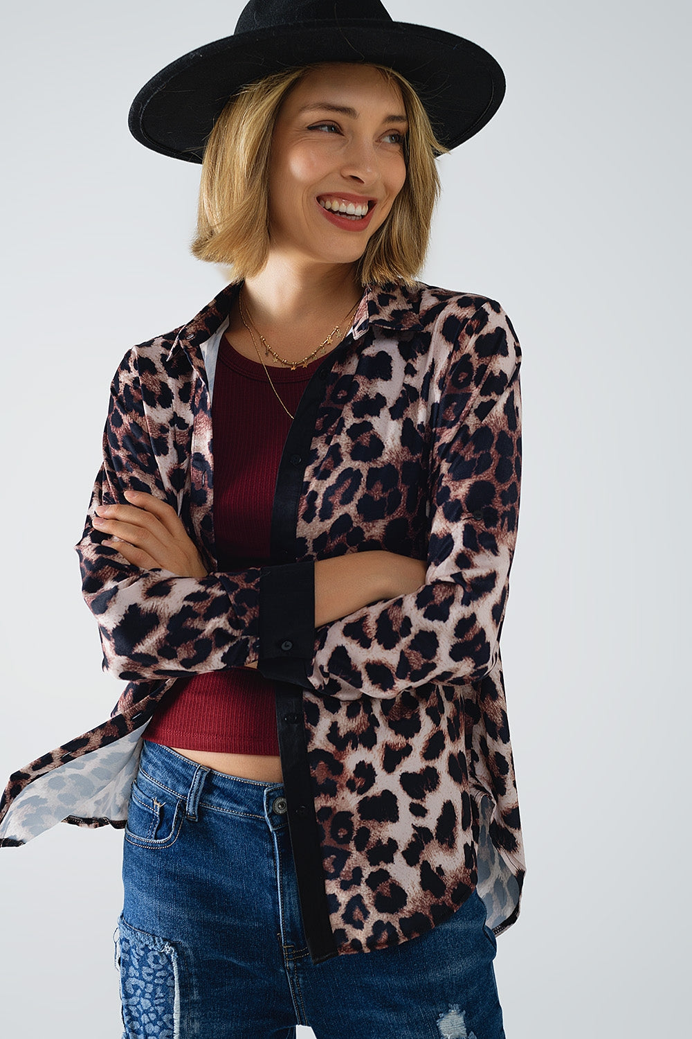 chemise léopard avec détails en satin noir