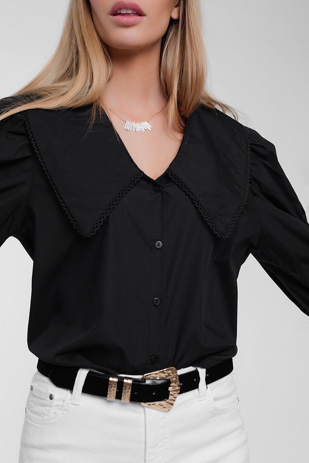 Chemise noire à col extra large
