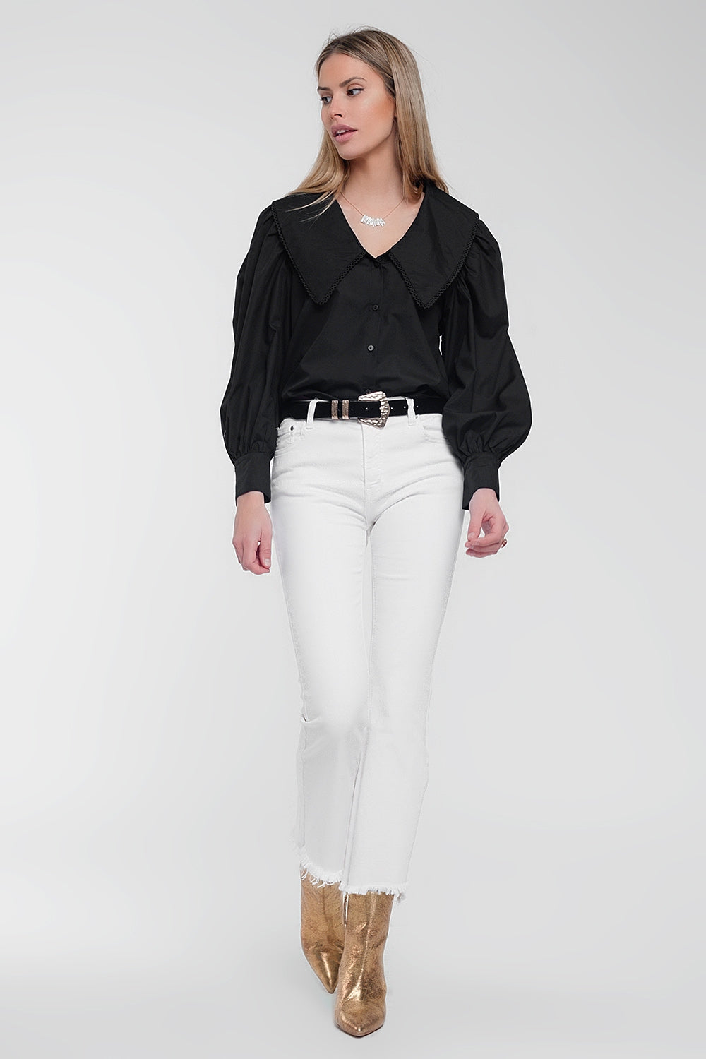 Chemise noire à col extra large