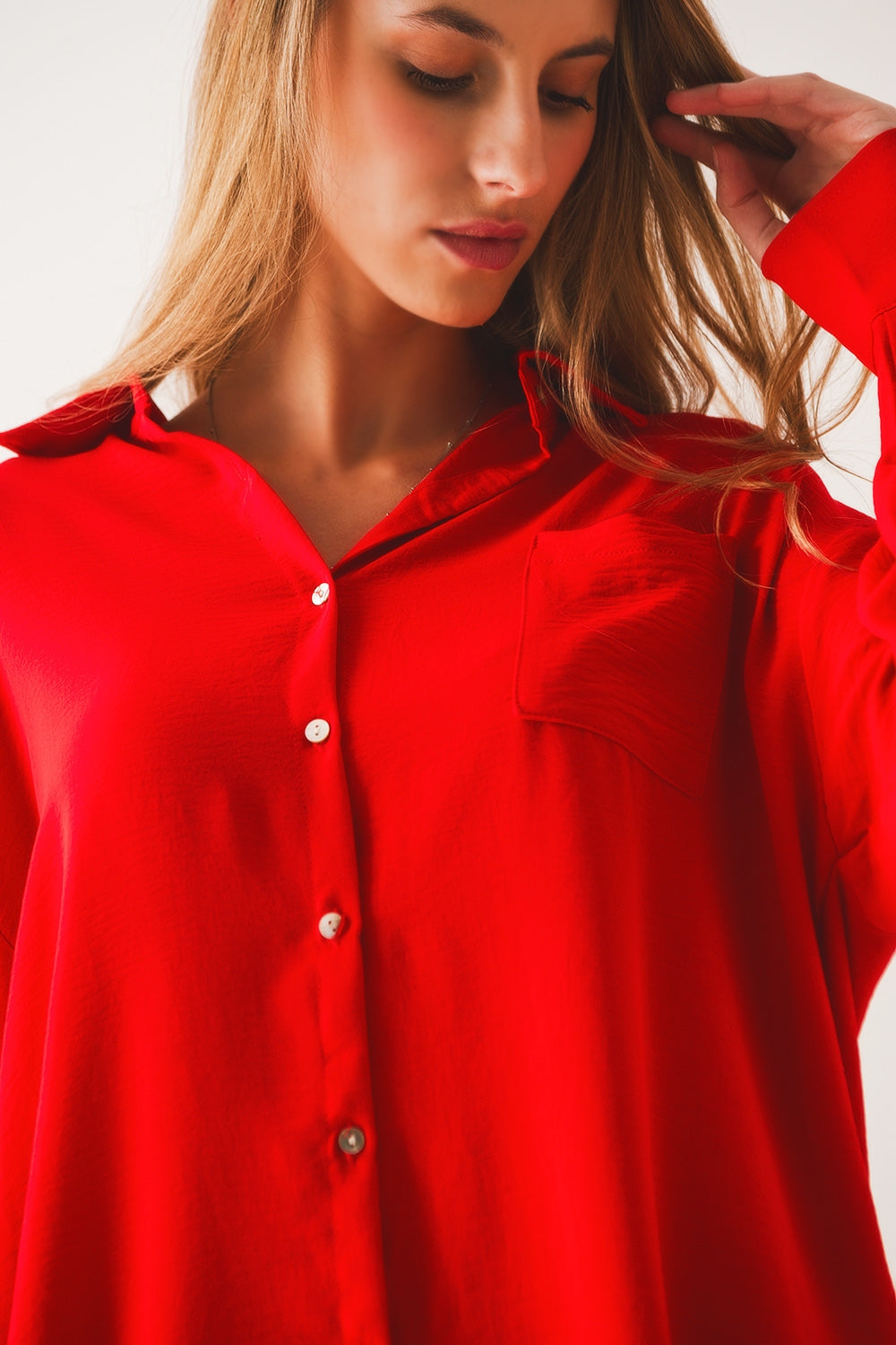 Chemise oversize à poche en rouge