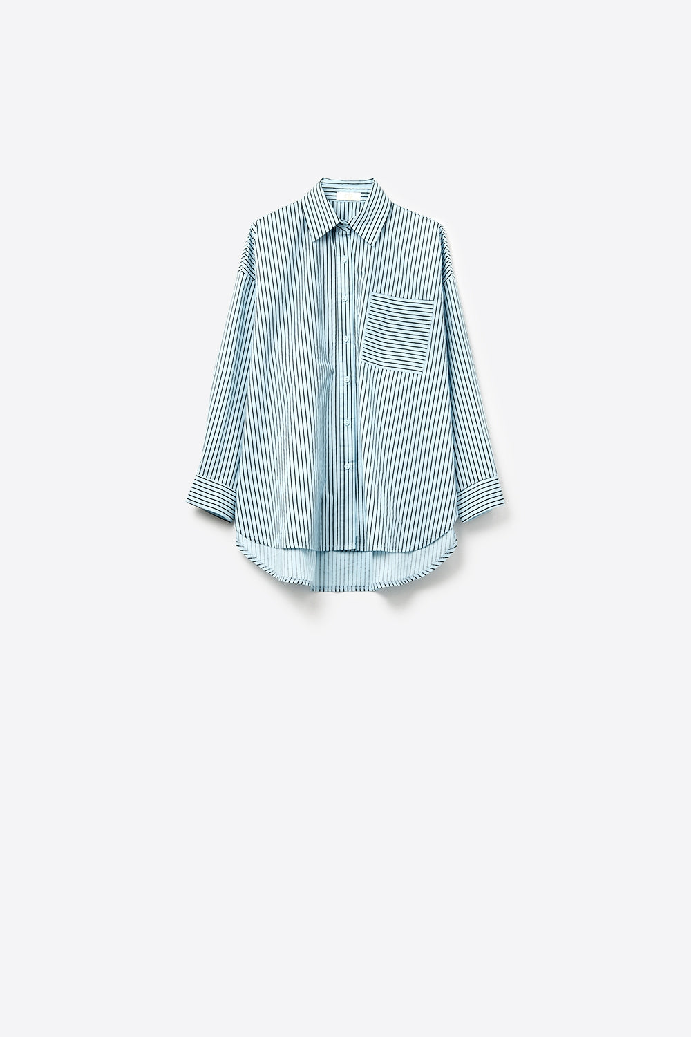 Chemise oversize à rayures et poche poitrine en noir et bleu