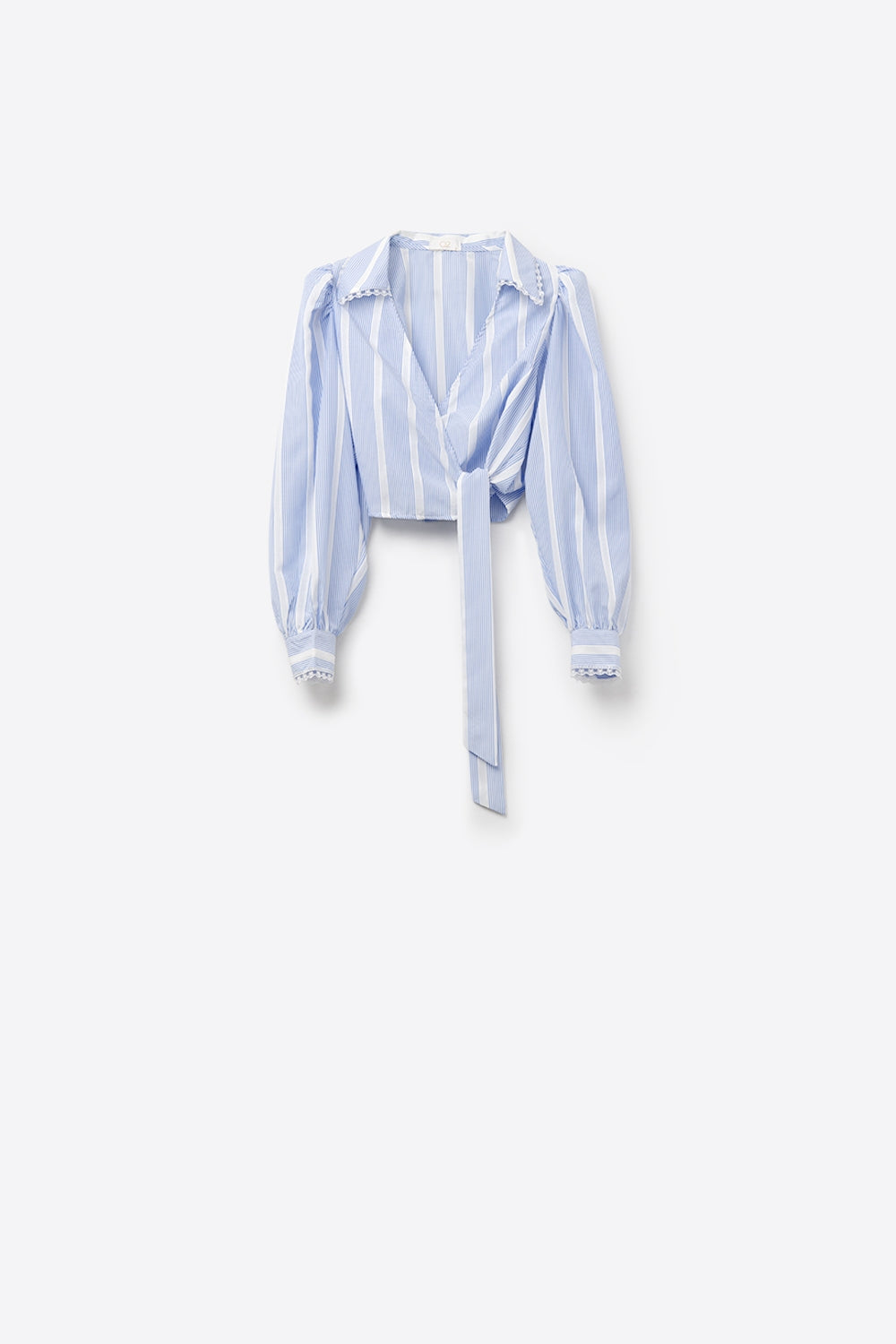 Chemise rayée enveloppante bleue et blanche avec détails en dentelle