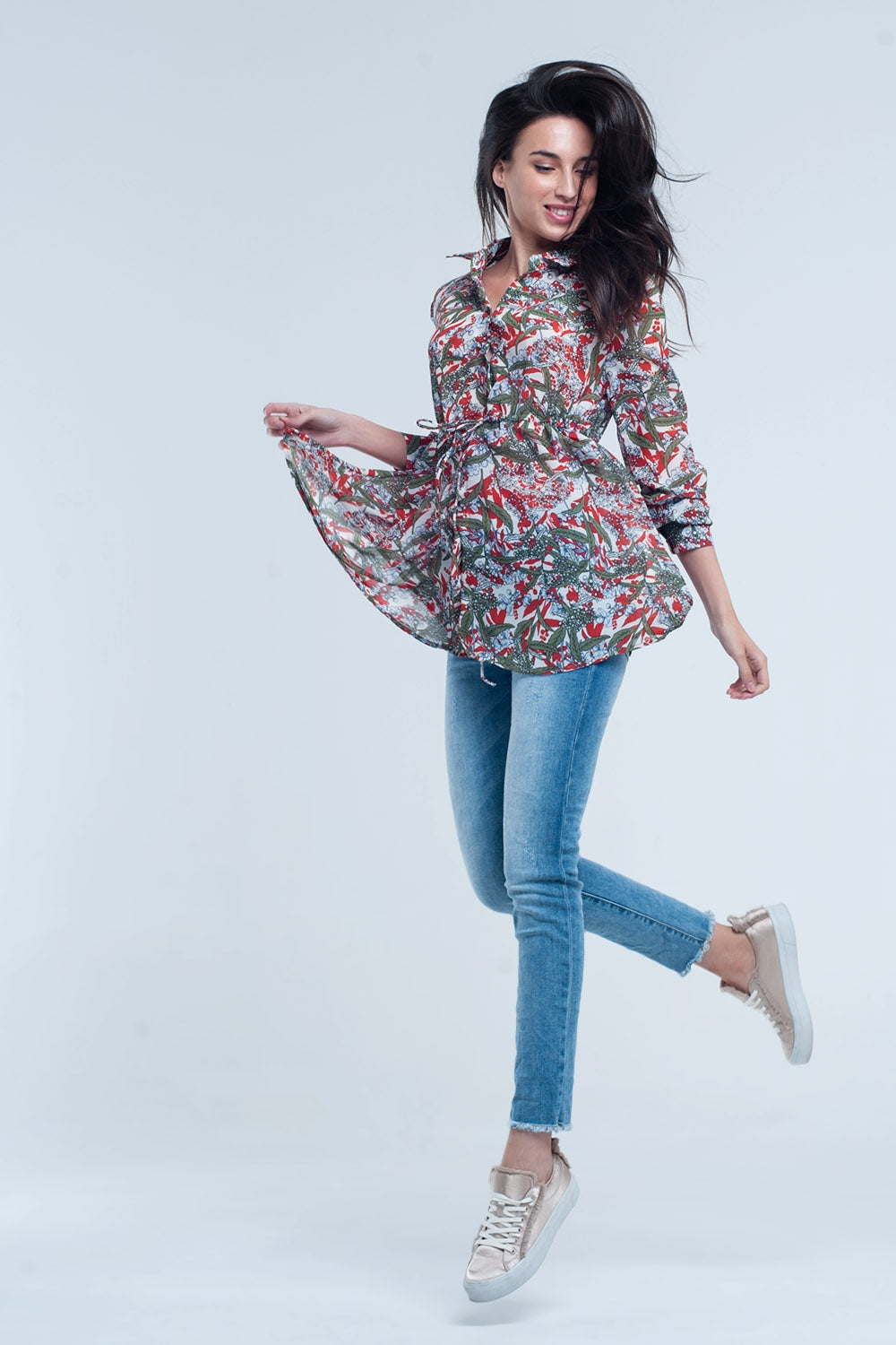 Chemise rouge à imprimé feuille et fleur