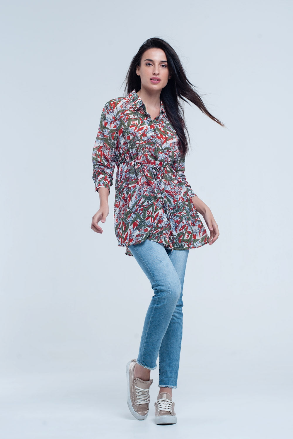 Chemise rouge à imprimé feuille et fleur