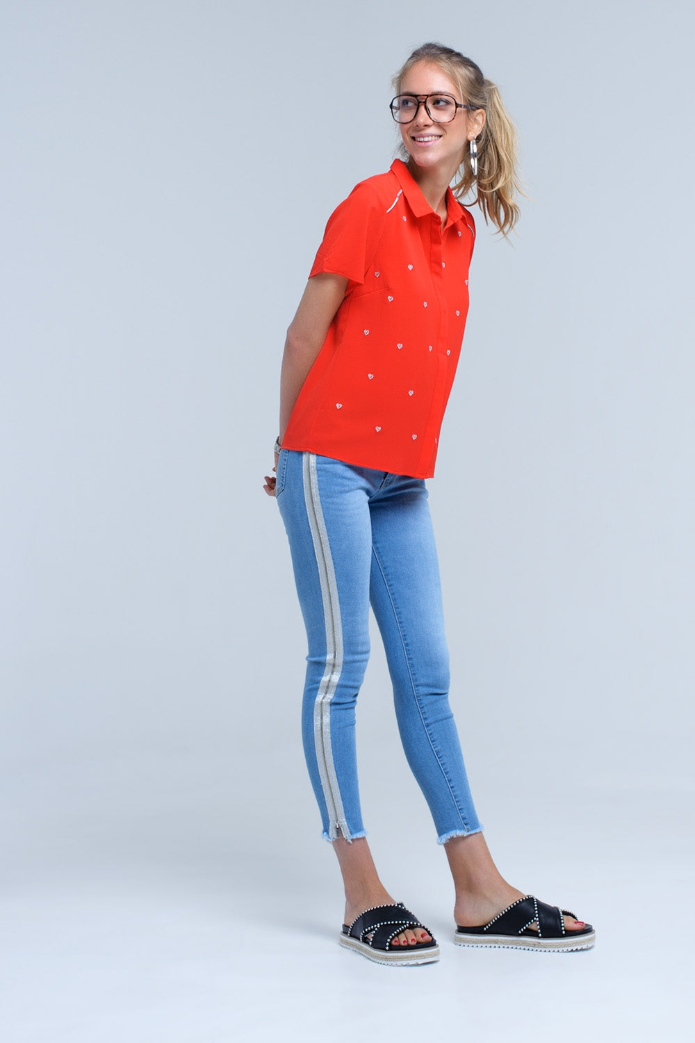 Chemise rouge avec broderie coeur