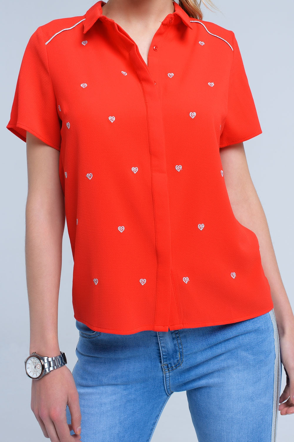 Chemise rouge avec broderie coeur