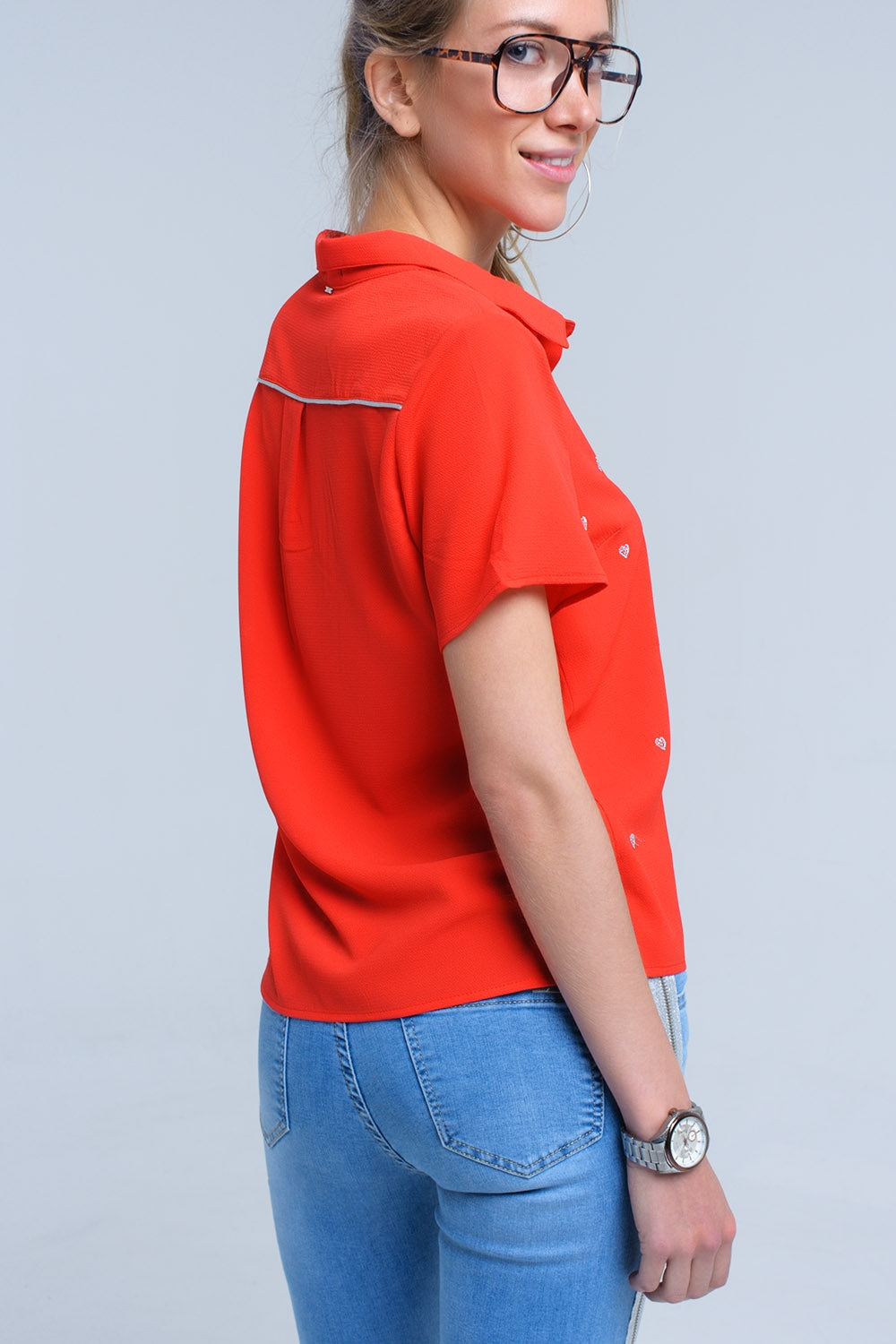 Chemise rouge avec broderie coeur