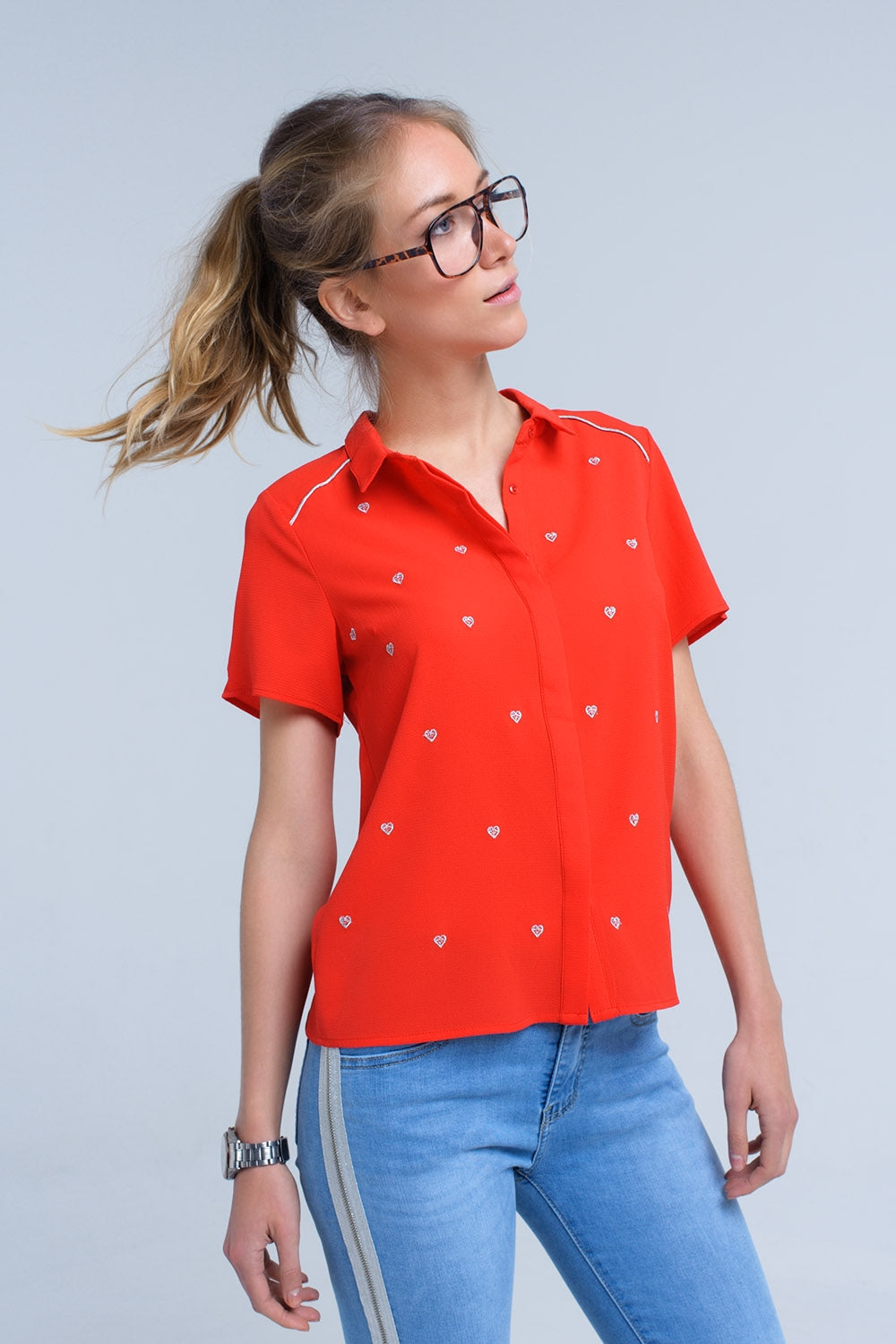 Chemise rouge avec broderie coeur
