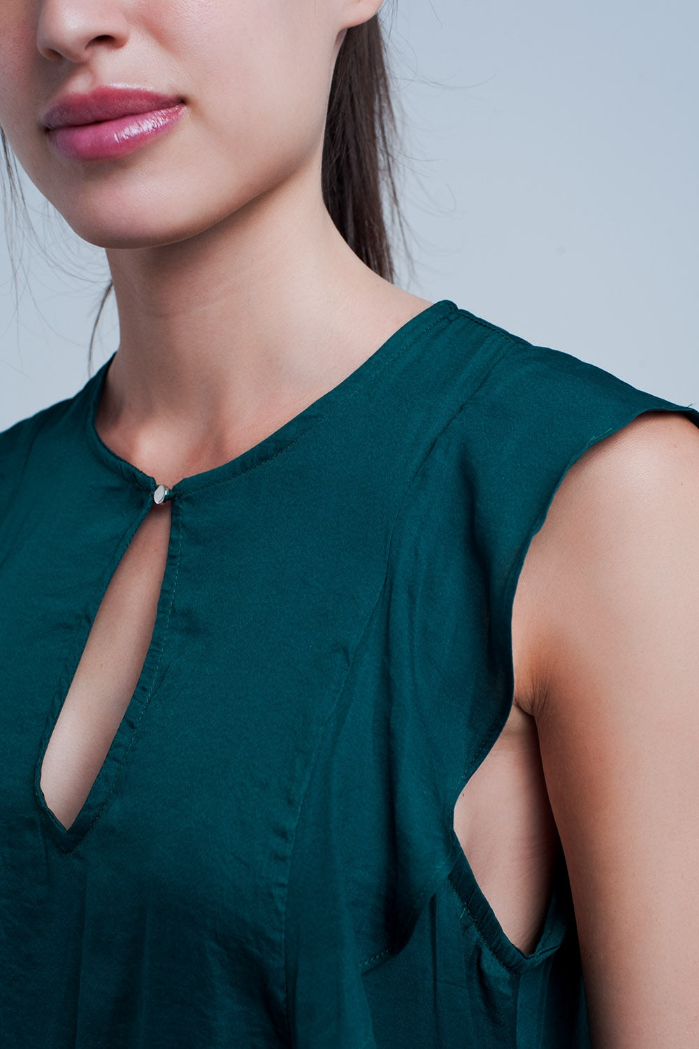 Chemise sans manches à volants et vert foncé