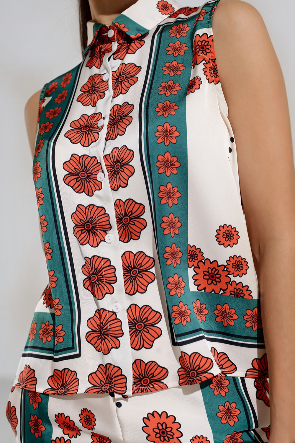 Chemise sans manches en crème à motifs floraux