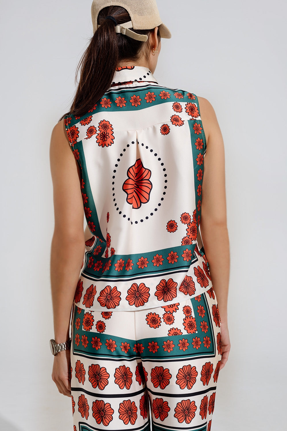 Chemise sans manches en crème à motifs floraux