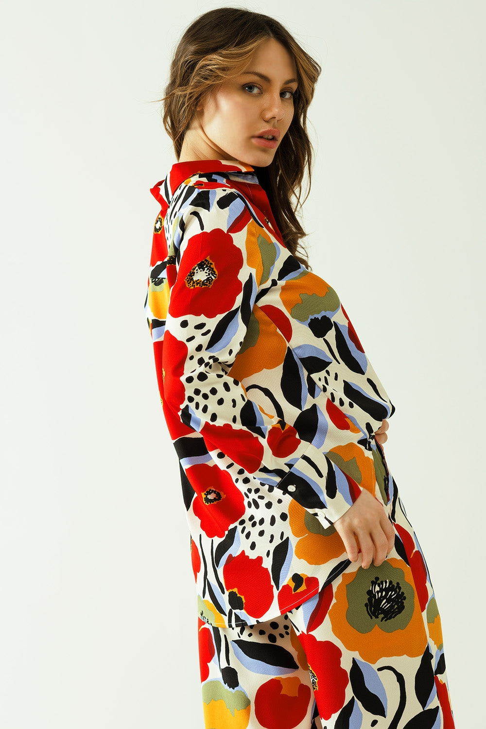 chemise surdimensionnée avec motifs de coquelicots et fermeture à boutons