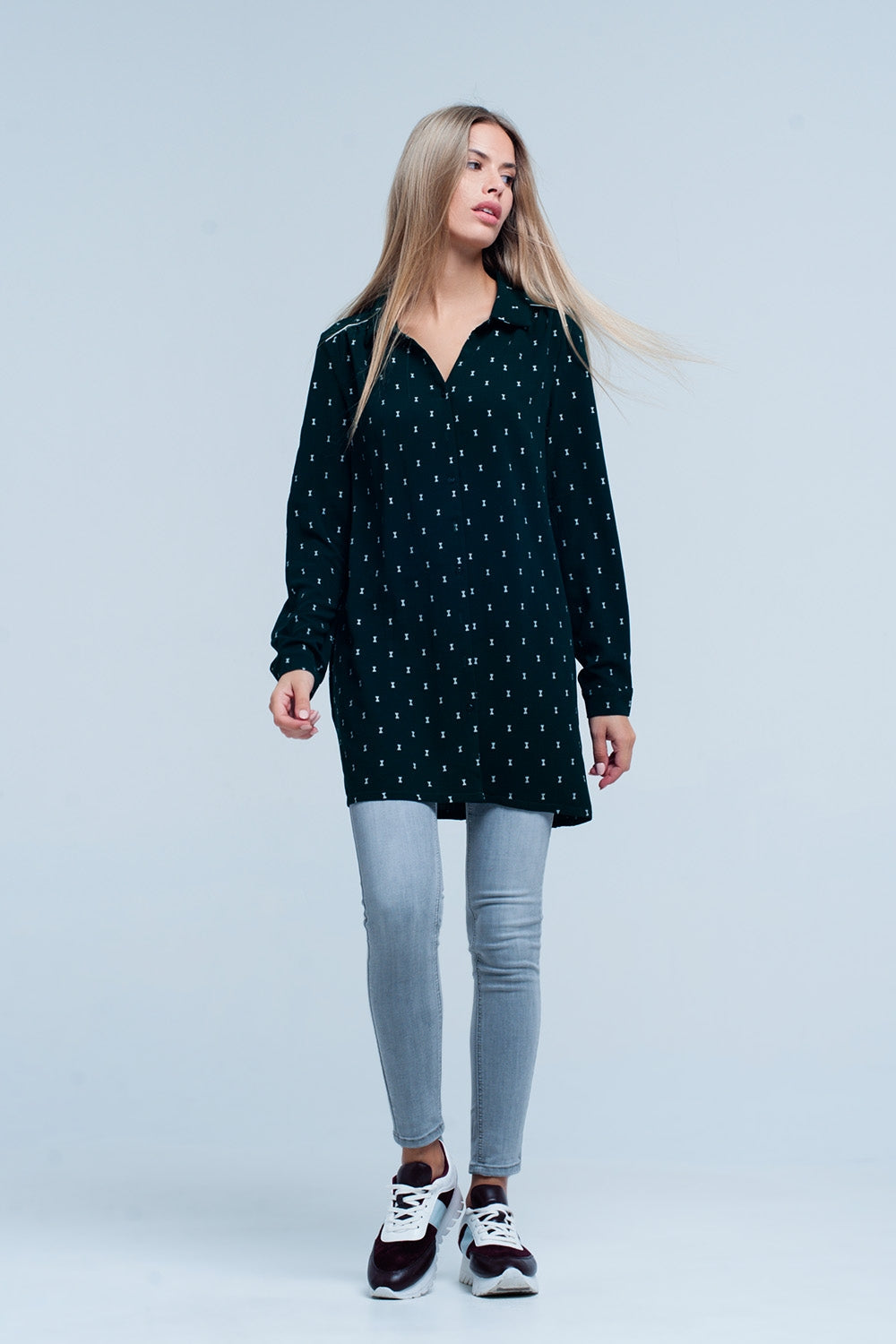 Chemise verde longue avec argent estampage