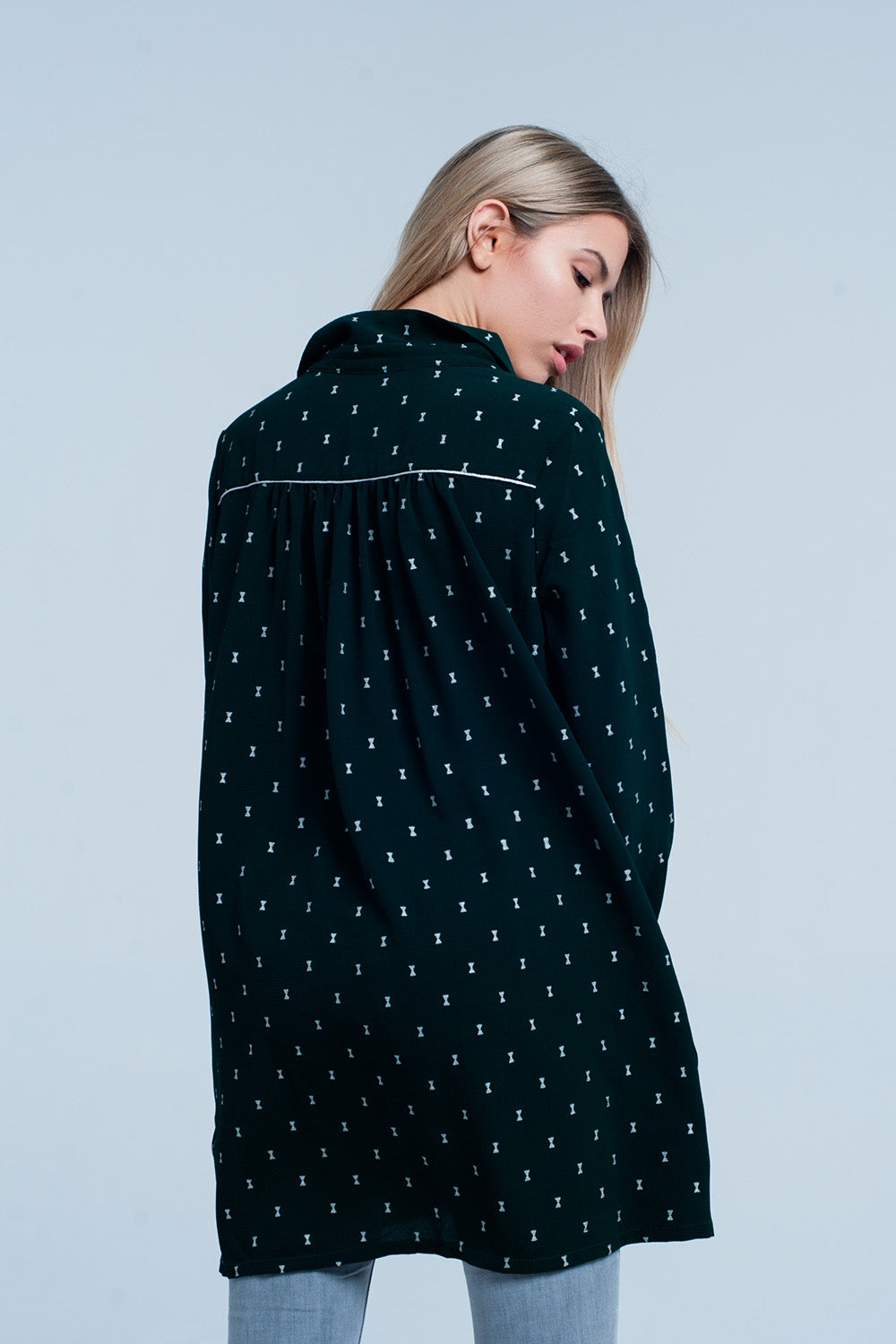 Chemise verde longue avec argent estampage