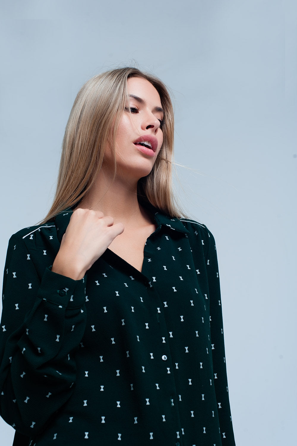 Chemise verde longue avec argent estampage