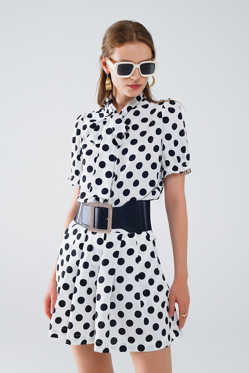 Chemisier à pois avec nœud de foulard