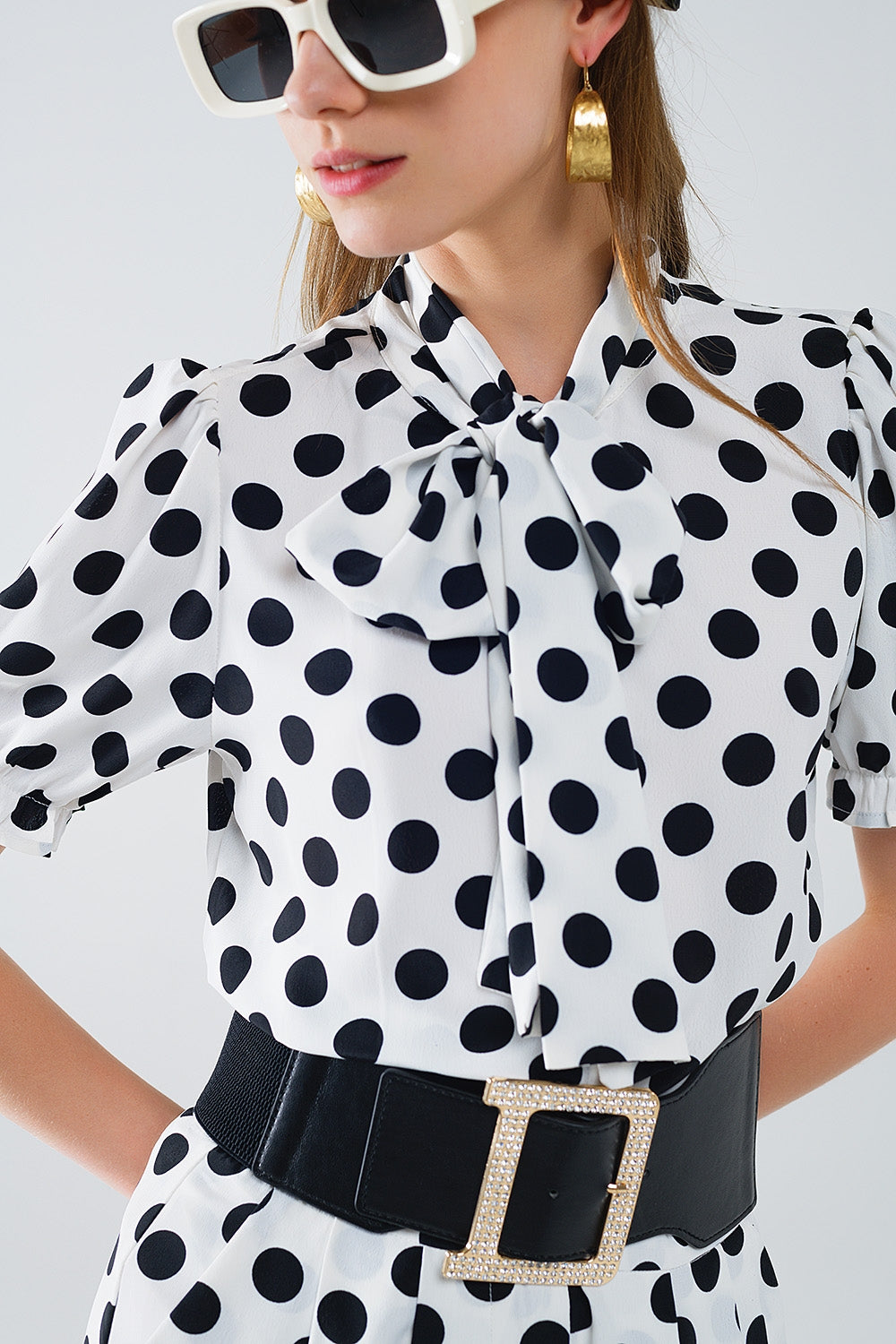 Chemisier à pois avec nœud de foulard