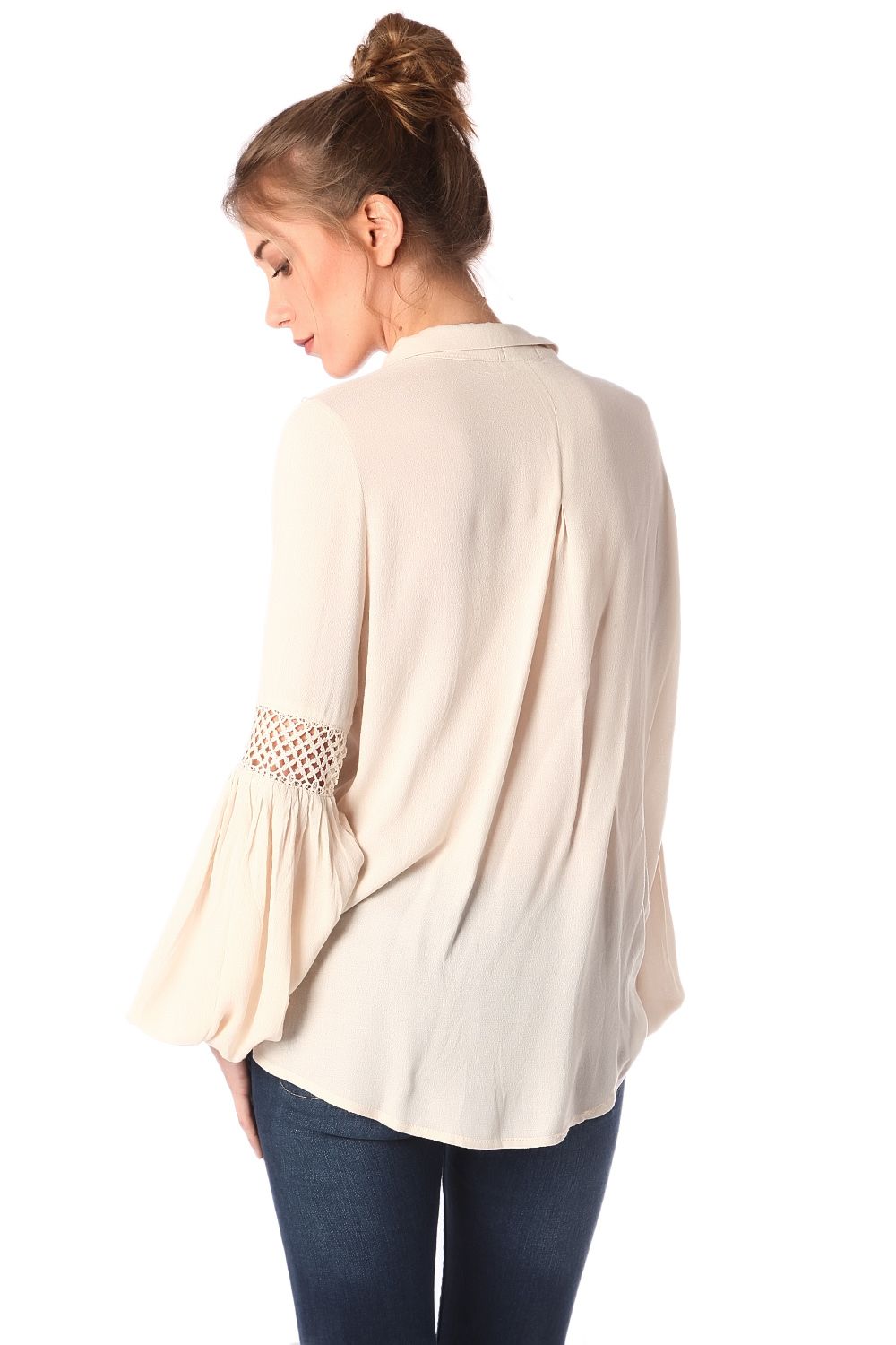 Chemisier beige en modèle croisé sur le devant avec effet drapé