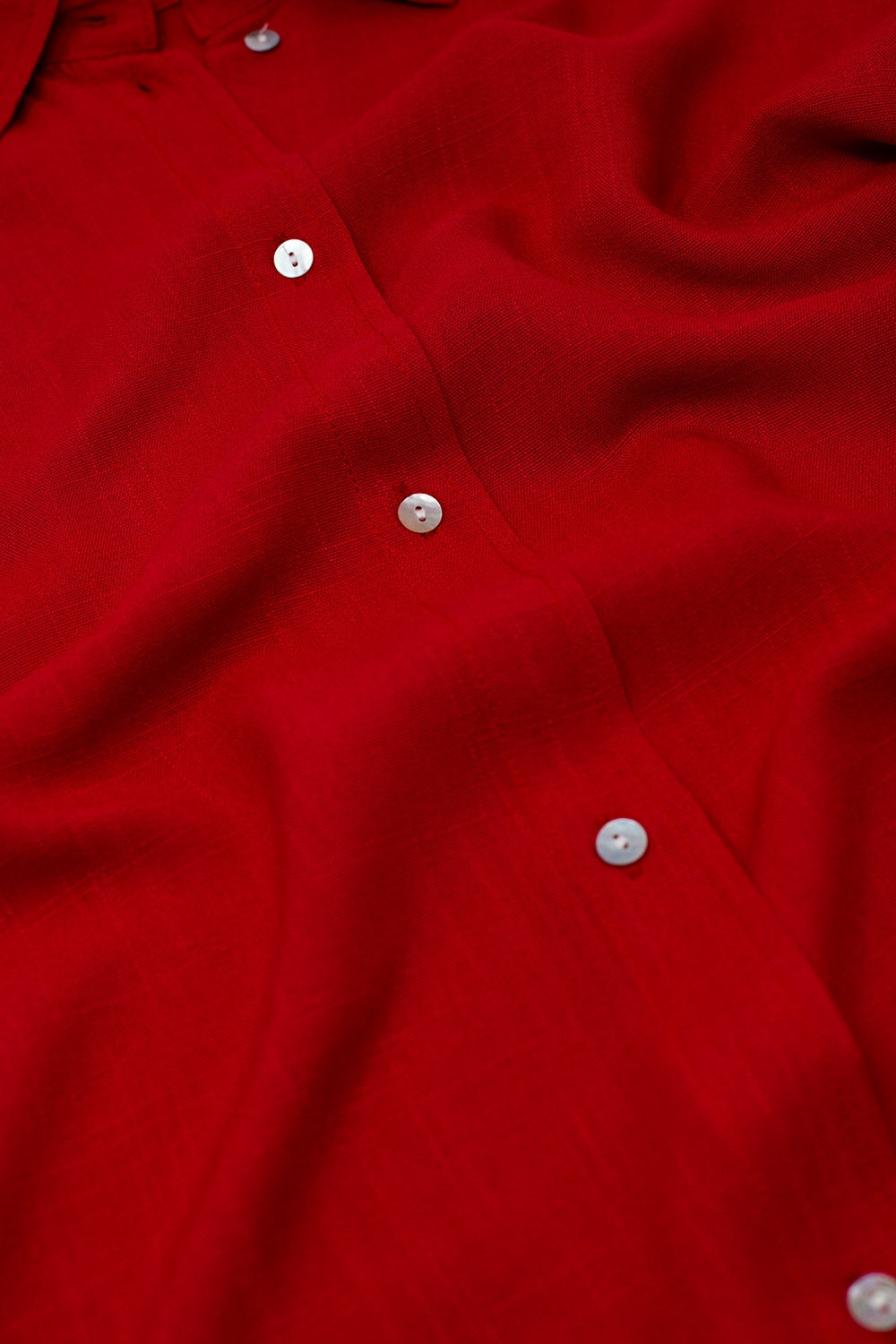 Chemisier boutonné rouge à col polo