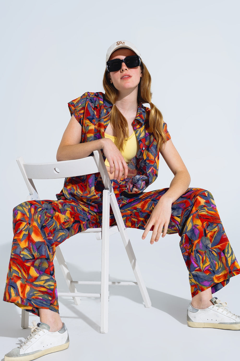 Chemisier boutonné rouge à imprimé floral multicolore