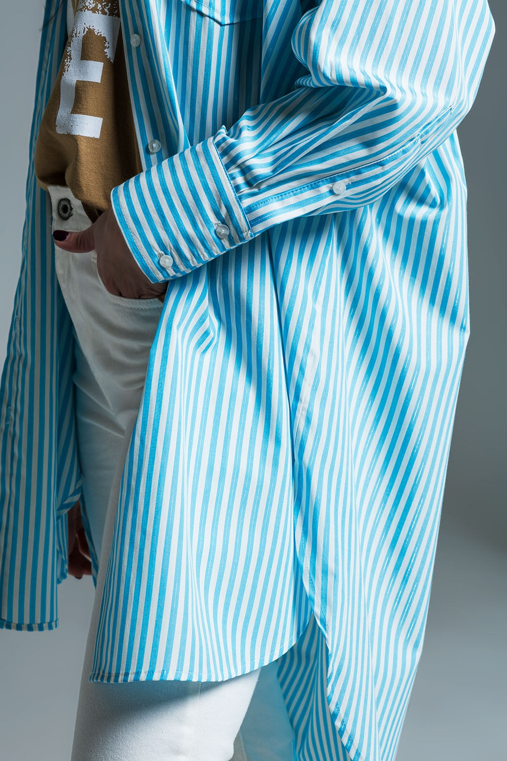 Chemisier oversize bleu clair à rayures blanches