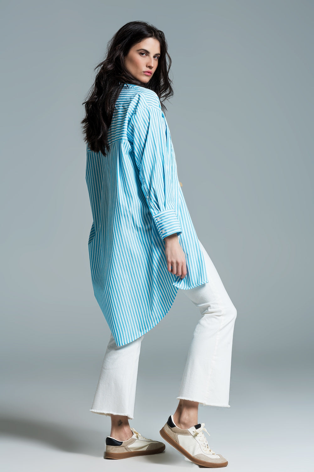 Chemisier oversize bleu clair à rayures blanches