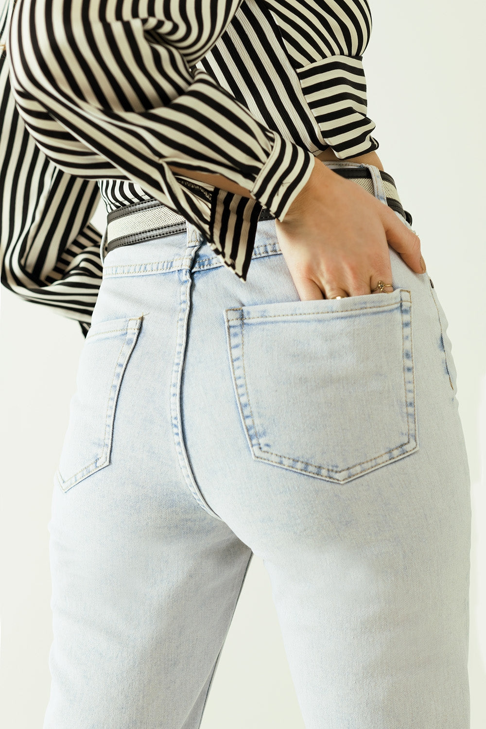 Cinq poches effet mom jeans wash avec ourlet plié