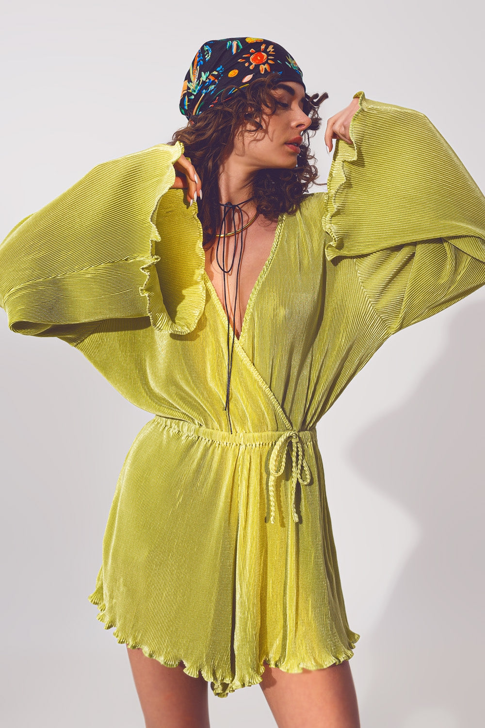 Q2 Combinaison courte plissée verte en satin