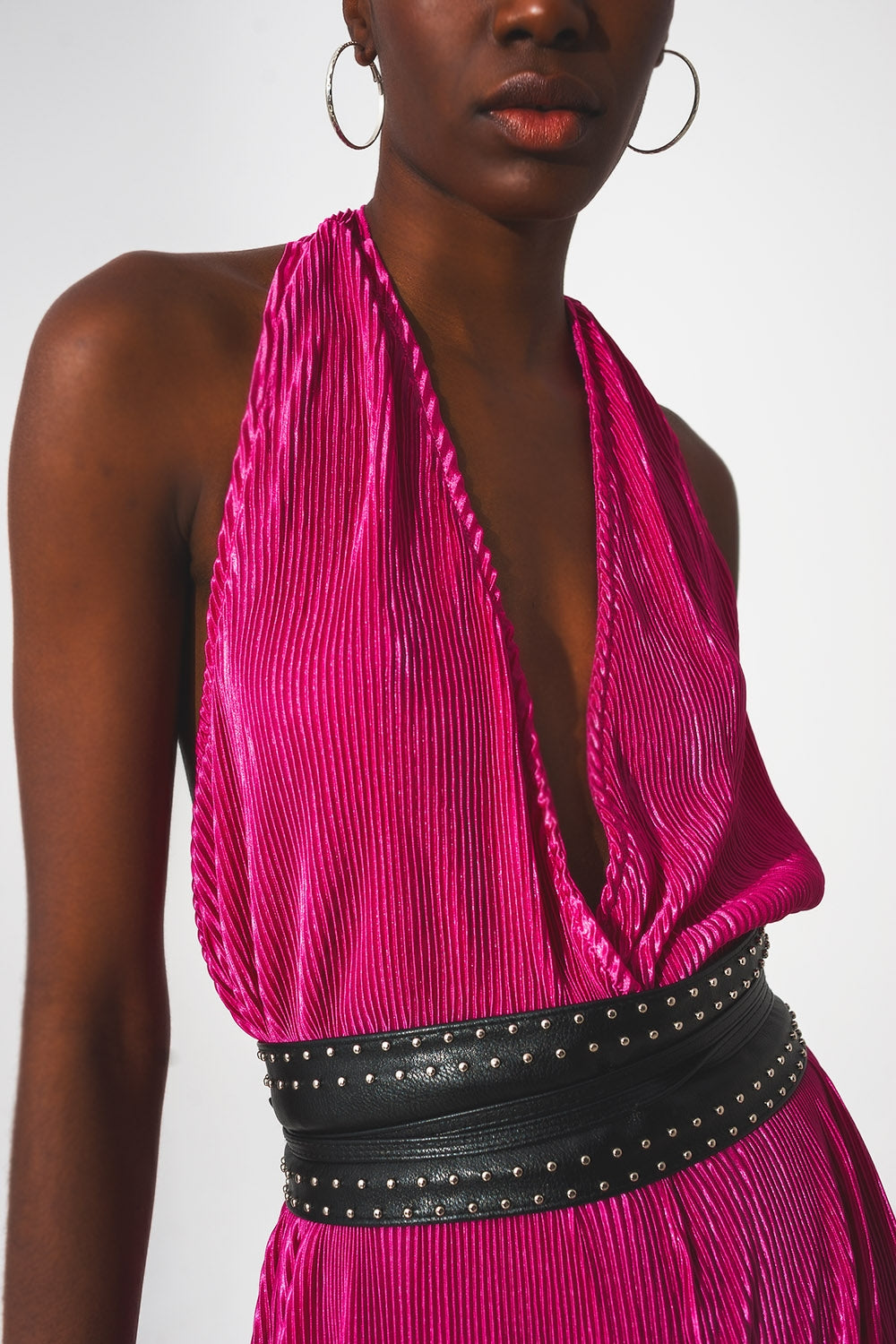 Combinaison longue dos-nu plissée en satin fuchsia