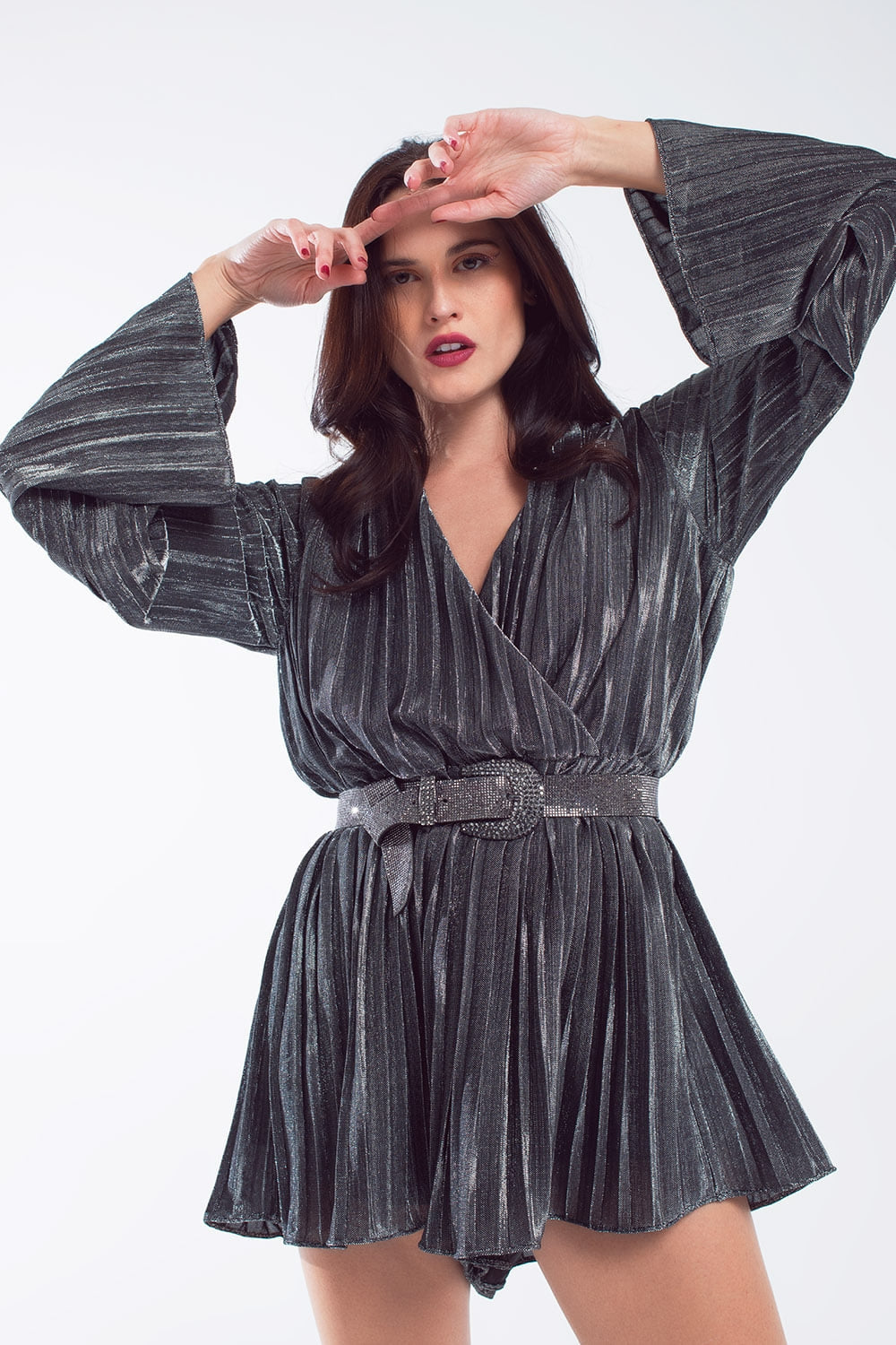 Q2 Combinaison pailletée argent avec décolleté en V