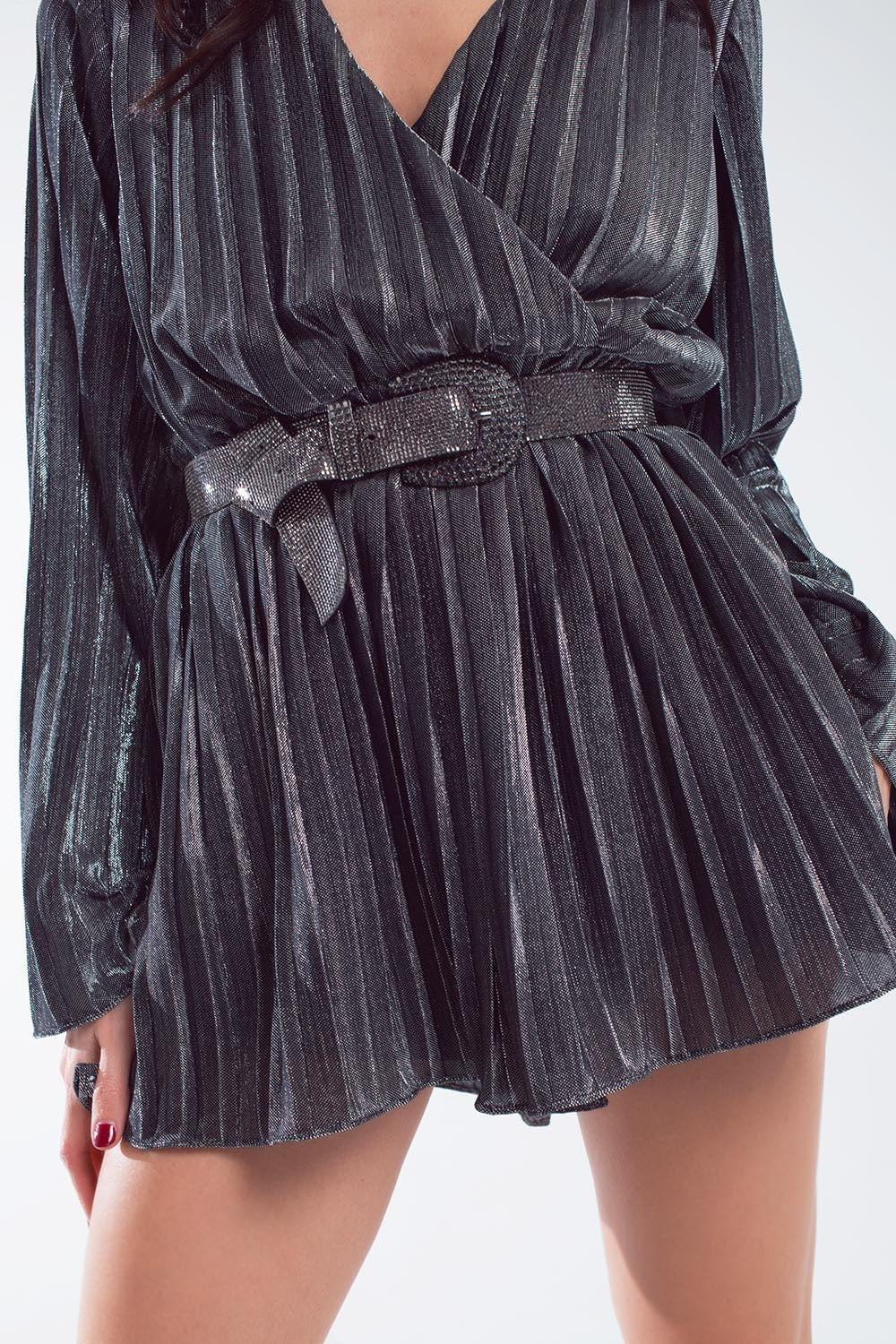 Combinaison pailletée argent avec décolleté en V