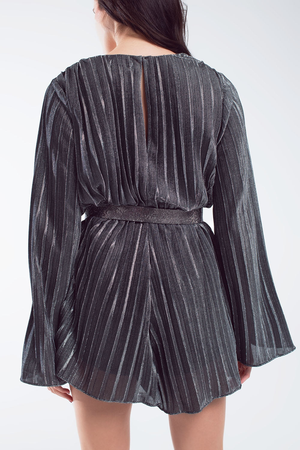 Combinaison pailletée argent avec décolleté en V