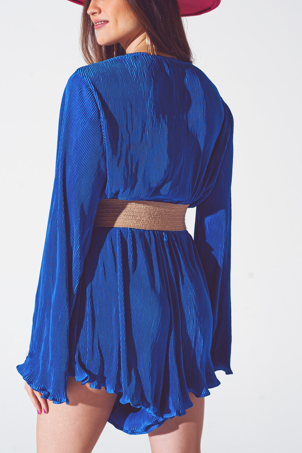 Combishort plissée bleue avec détail de ceinture en satin