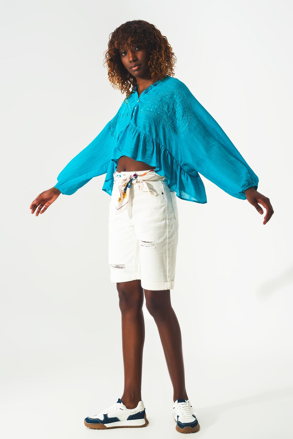 Crop top froncé à broderies bleu