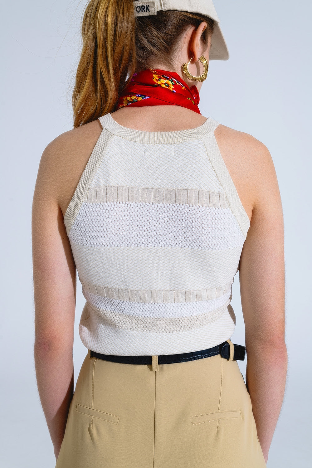 Débardeur dos nu beige avec motifs à rayures dans différentes mailles