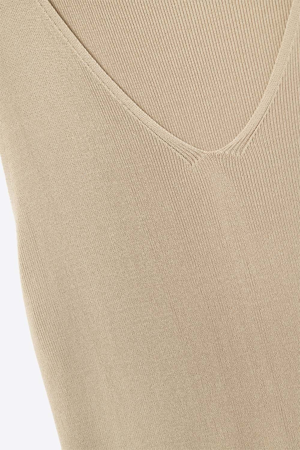 Débardeur en maille fine sans manches camel avec col en V