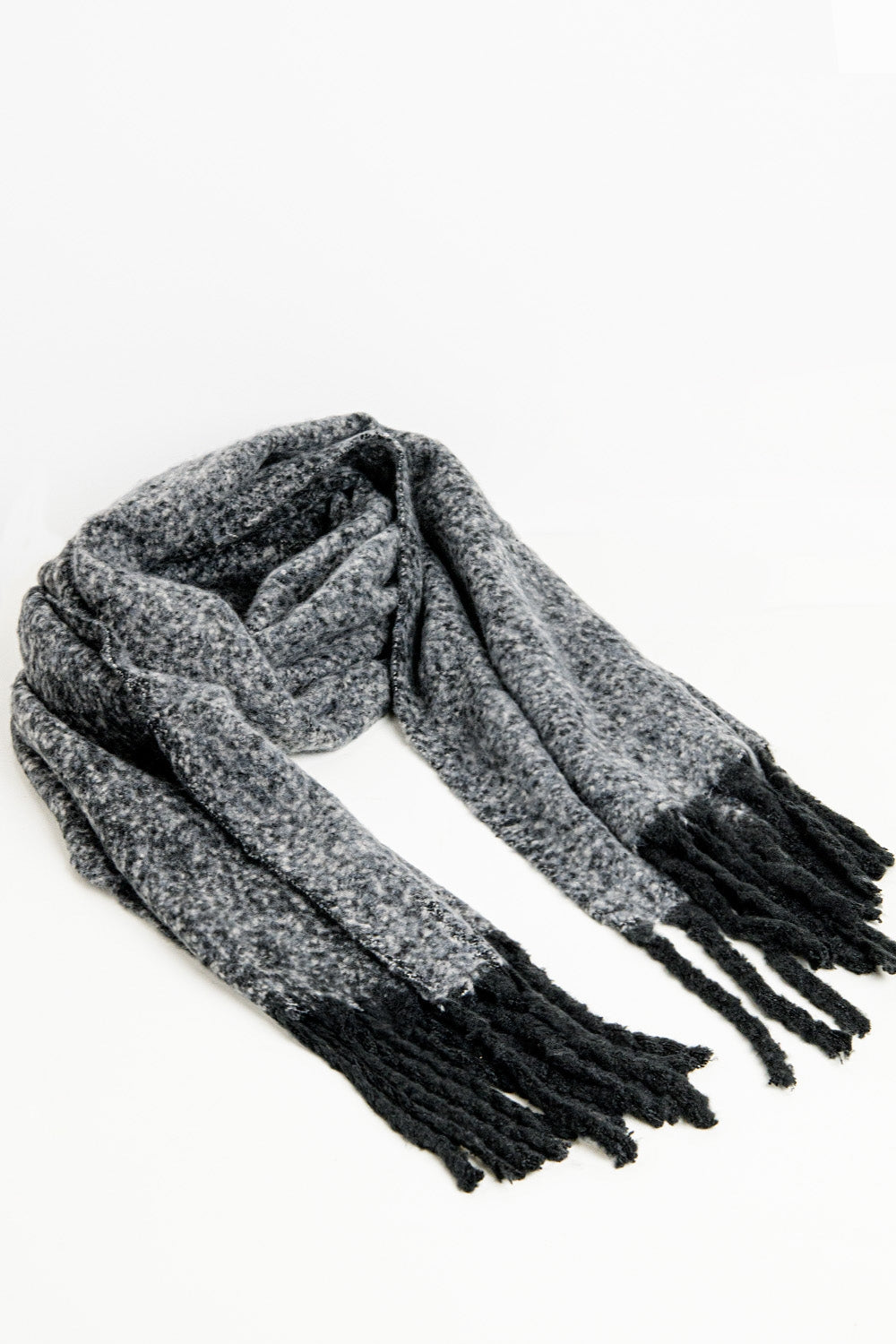 Écharpe à franges en noire