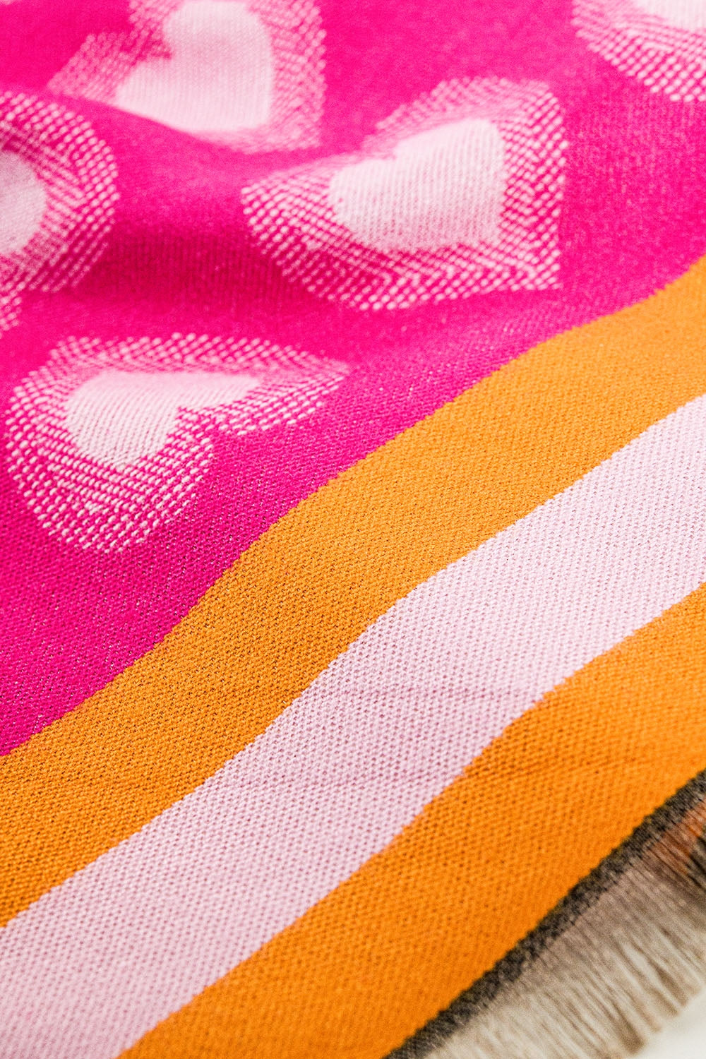 écharpe rose douce avec impression de coeur